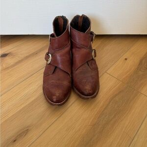 Freebird Booties, Saga